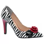 Sapato Scarpin Torricella Zebrado Com Vermelho E Flor